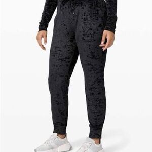 Lululemon ready to crush high rise joggers